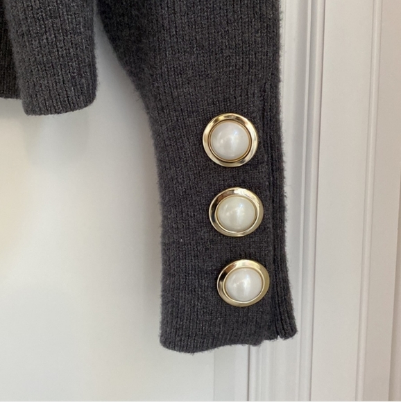 Zara Gray Sweater Faux Pearl Buttons - Picture 2 of 7